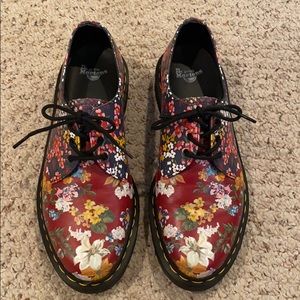 Dr Martens floral size 10 shoe
